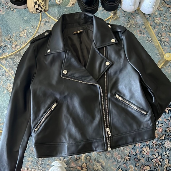 Leather jacket - Picture 1 of 3